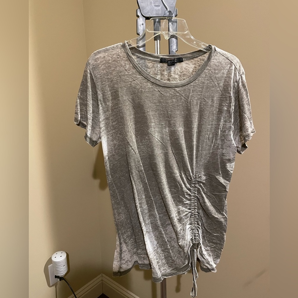 Forever 21 tee in a green size large.